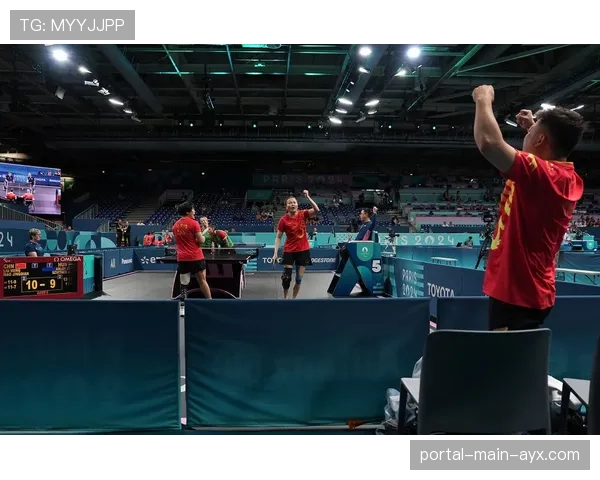 “特写：老将康利在明尼苏达主场的最后一次常规赛，收获全场起立鼓掌”